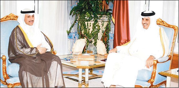 أمير دولة قطر سمو الشيخ تميم بن حمد آل ثاني مستقبلا رئيس مجلس الأمة مرزوق الغانم