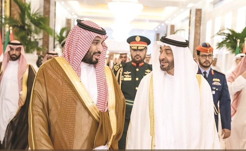 صاحب السمو الشيخ محمد بن زايد آل نهيان ولي عهد أبوظبي نائب القائد الأعلى للقوات المسلحة الاماراتية مستقبلا صاحب السمو الملكي الأمير محمد بن سلمان نائب رئيس مجلس الوزراء وزير الدفاع السعودي لدى وصوله إلى أبوظبي أمس	 (وام) ﻿