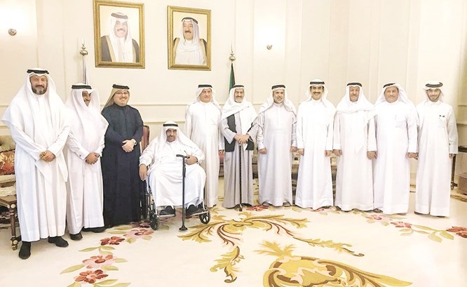 السفير الشيخ ثامر الجابر خلال استقباله سفراء البحرين لدى الكويت﻿