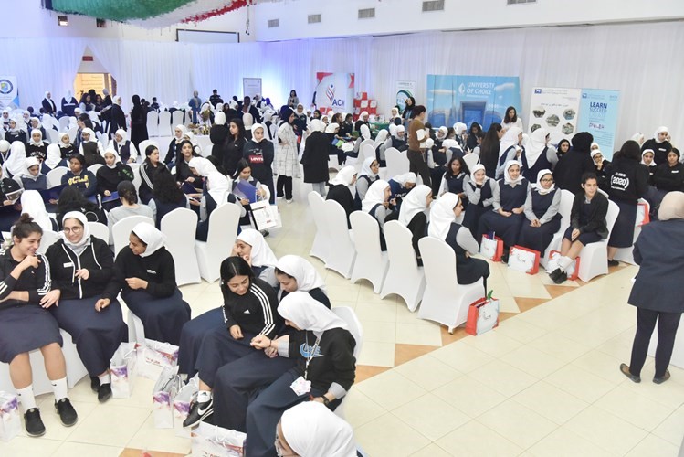 حضور طلابي كبير للاستفادة من خدمات المعرض في مختلف أجنحته الجامعية المشاركة﻿