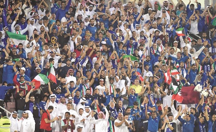 الأزرق.. «فوق الزين»