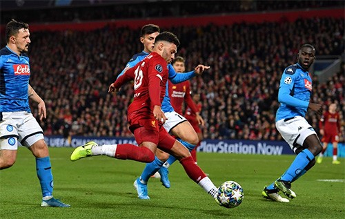 ليفربول ونابولي يتعادلان 1-1 في أنفيلد