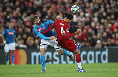 ليفربول ونابولي يتعادلان 1-1 في أنفيلد