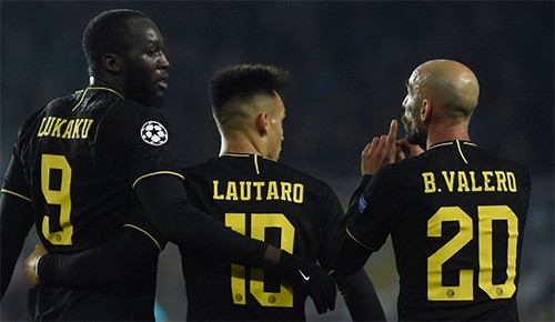 إنتر ميلان يفوز على سلافيا براغ 3-1 ويشعل الصراع في المجموعة السادسة بأبطال أوروبا