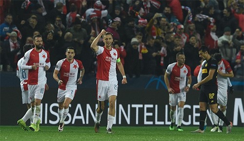 إنتر ميلان يفوز على سلافيا براغ 3-1 ويشعل الصراع في المجموعة السادسة بأبطال أوروبا