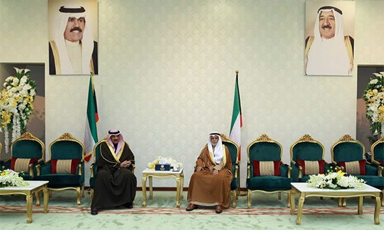 سمو رئيس الوزراء الشيخ صباح الخالد خلال لقائه مع المستشار يوسف المطاوعة 