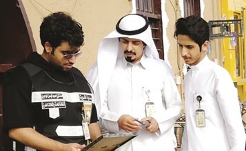جانب من الحملة على المقاهي ﻿