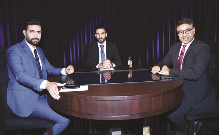 مهند يوسف مع ضيفي المحلل علي العليوة وعادل توفيق	(أحمد علي)﻿