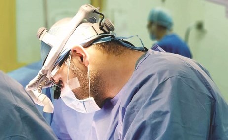 جانب من العملية الجراحية المعقدة للشريان الاورطي	﻿