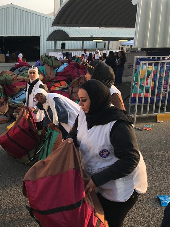 "الشتاء الدافئ لعمال النظافة" حملة مفعمة بالإنسانية للهلال الأحمر