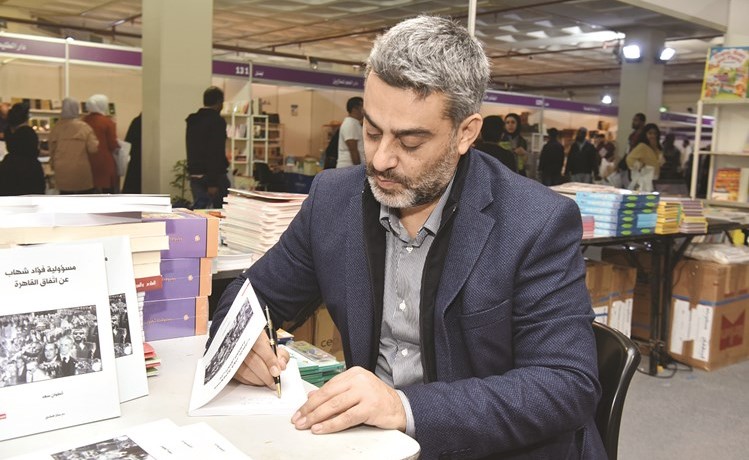 أنطوان سعد خلال توقيع كتابه	(ريليش كومار) ﻿