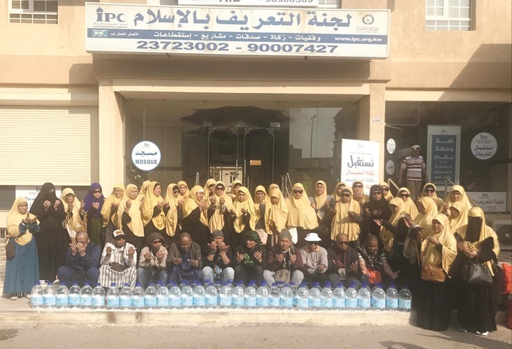 معتمرو الأمل بعد عودتهم من رحلة العمرة﻿