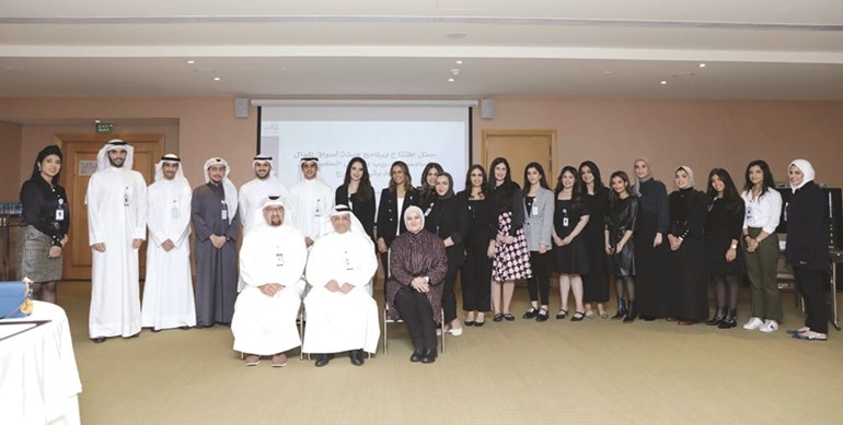 د.أحمد الملحم في لقطة جماعية مع المشاركين في البرنامج التدريبي﻿