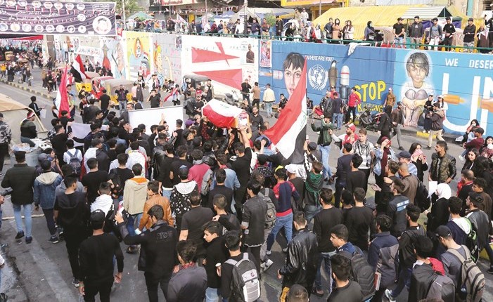 تشييع احد ضحايا الاحتجاجات بميدان التحرير في بغداد 								 (أ.ف.پ) ﻿