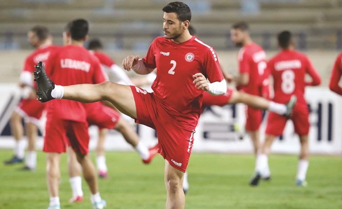 «الليرة» تُغضب لاعبي الكرة في لبنان
