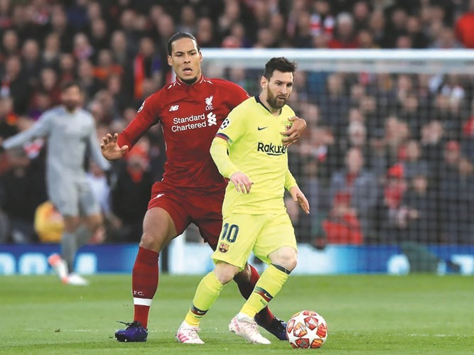 الكرة الذهبية تداعب ميسي.. وفان دايك ينافس من بعيد