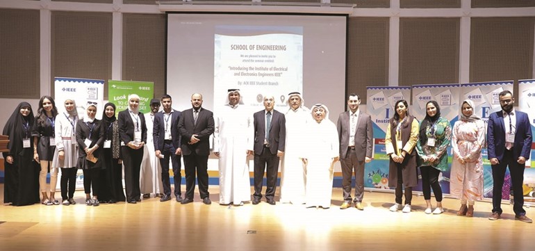 المشاركون في حفل الكلية الأسترالية للإعلان عن إنشاء فرع طلابي تابع لمعهد مهندسي الكهرباء والإلكترونيات ﻿