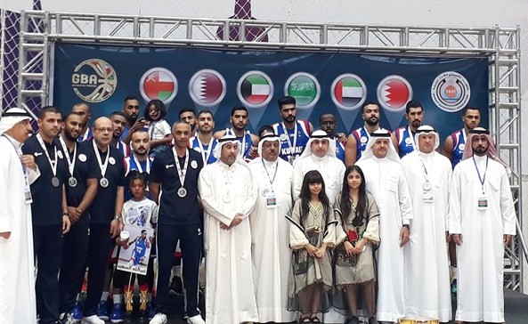 لاعبو منتخبنا عقب حصولهم على الميداليات الفضية ﻿