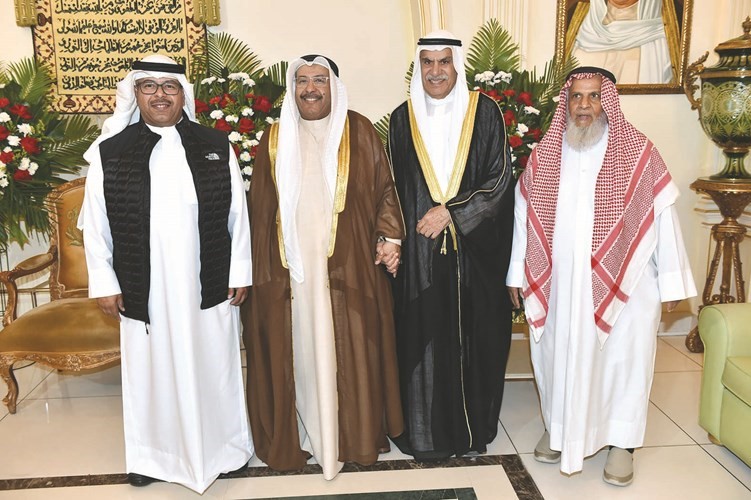 أحمد السعدون وإبراهيم الزيد يهنئان والد المعرس بدر الخضر وعمه خليفة الخضر﻿