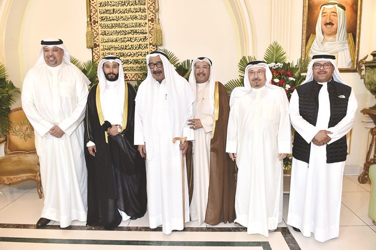 علي الخضر والسفير عبدالعزيز الخضر ويعقوب الخضر يهنئون﻿