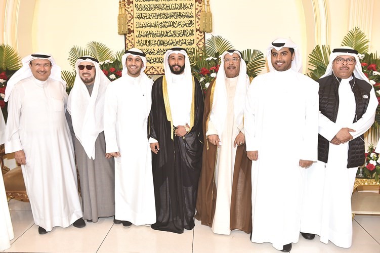يوسف الجريوي وصلاح الكليب ومشاري الكليب يقدمون التهاني﻿