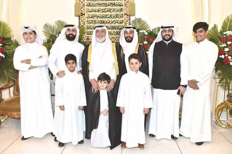 السيد سيد عبدالسلام الرفاعي وأولاده وسيد عبدالله الرفاعي مع المعرس يوسف الخضر﻿