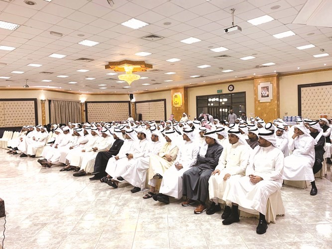 الخبراء الذين حضروا اللقاء﻿