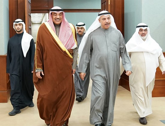 سمو رئيس الوزراء الشيخ صباح الخالد ورئيس ديوان المحاسبة فيصل الشايع ونائبه عادل الصرعاوي 