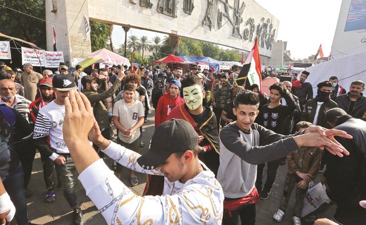 جانب من مظاهرة مناهضة للحكومة في ميدان التحرير ببغداد	(أ.ف.پ)﻿