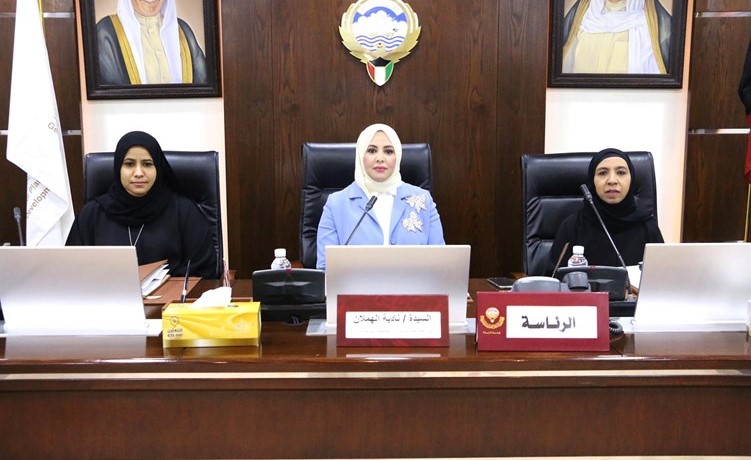 نادية الهملان مترئسة ورشة العمل﻿