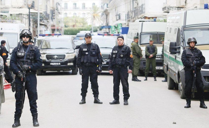 بدء محاكمة مسؤولين سابقين ورجال أعمال بتهم الفساد في الجزائر