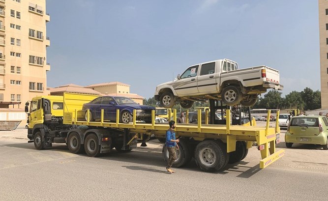 رفع سيارات مهملة خلال الحملة ﻿