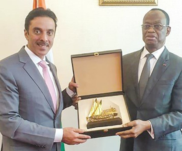 السفير حمد المشعان خلال اللقاء مع داوودا دياباتي﻿