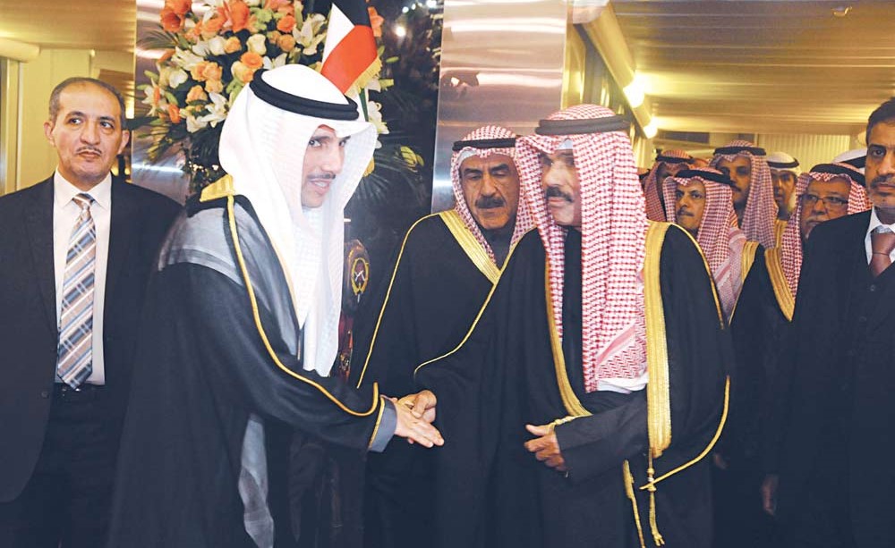 سمو ولي العهد الشيخ نواف الأحمد لدى عودته وفي استقباله رئيس مجلس الأمة مرزوق الغانم