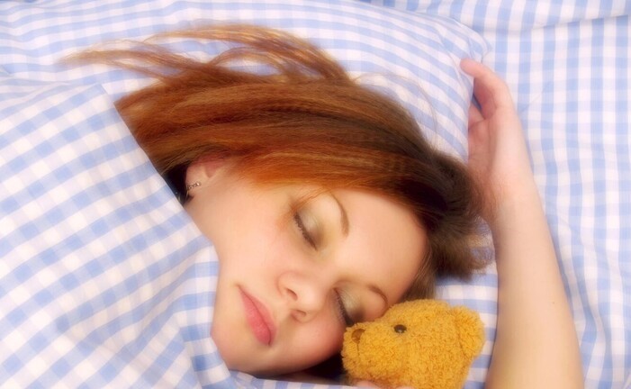 مخاطر قلة وزيادة النوم
