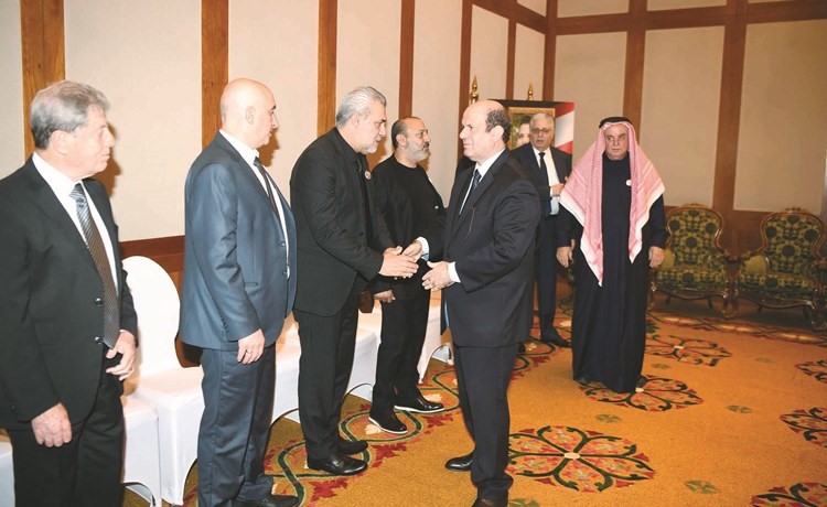 السفير اللبناني جان معكرون يؤدي واجب العزاء	(محمد هاشم)﻿