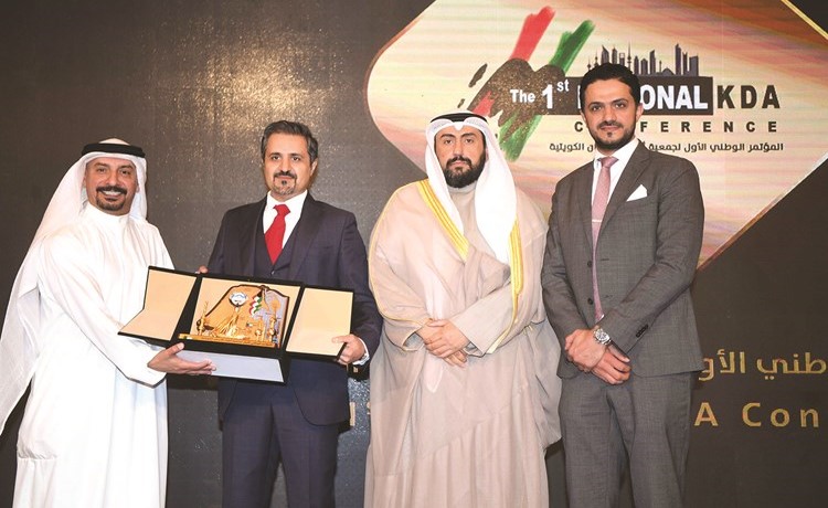 تكريم د.مشعل الكندري بحضور الشيخ د.باسل الصباح ود.محمد دشتي﻿