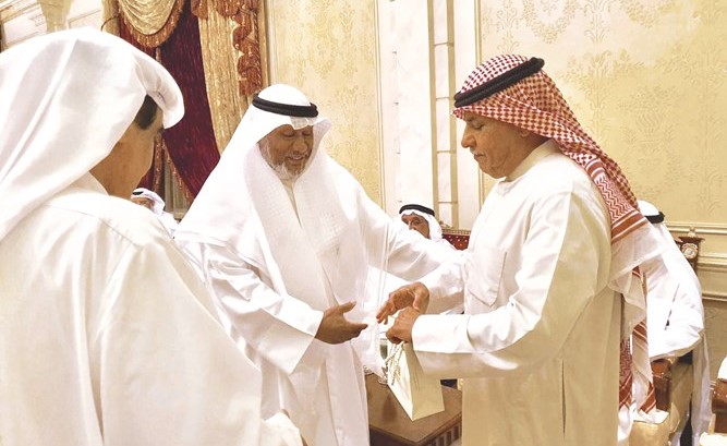 الشيخ مازن الجراح مع فيصل الخليفة ود.صالح الخليفة﻿