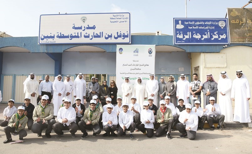 ﻿لقطة تذكارية خلال يوم التخضير والتوعية البيئية في محافظة الأحمدي﻿