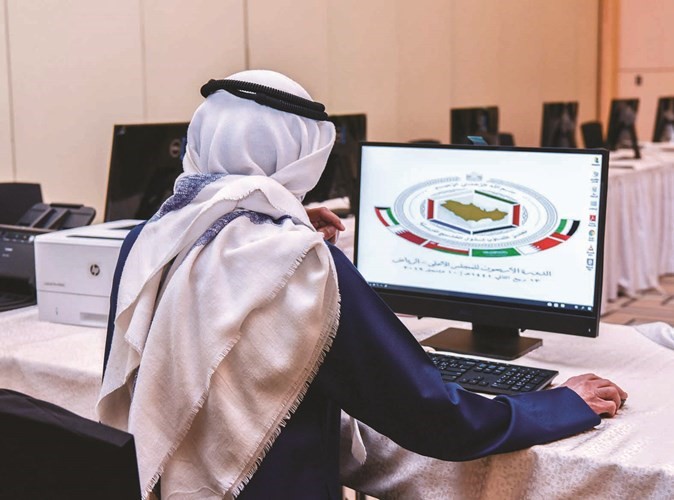تجهيز القاعات بالكمبيوترات﻿