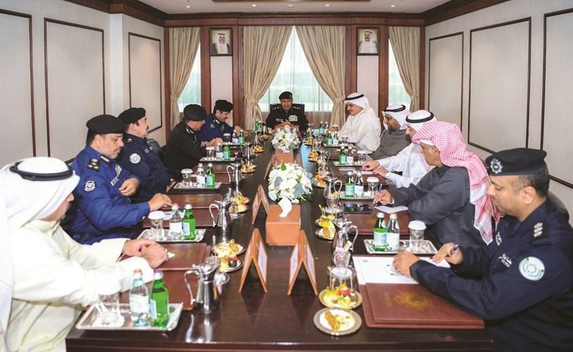 الفريق عصام النهام مترئسا الاجتماع الدوري مع أعضاء اللجنة المشتركة لمتابعة أوضاع جليب الشيوخ﻿