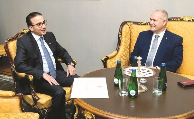 السفير نجيب البدر خلال لقائه مع رئيس برلمان استونيا هين بلواس