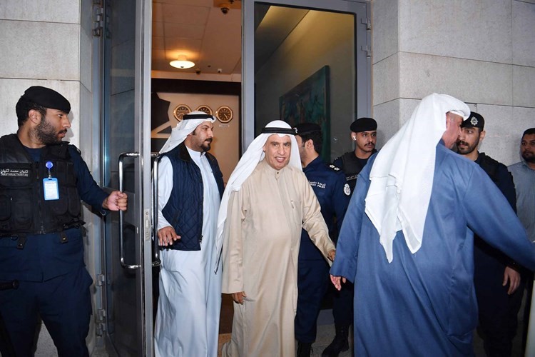 رئيس الجهاز المركزي للمقيمين بصورة غير قانونية صالح الفضالة في مقدمة مستقبلي السعيد
