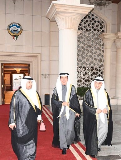 ممثل الكويت المستشار د.يوسف الإبراهيم متوجها إلى مصر