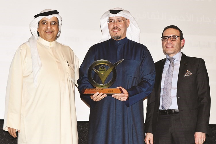 مجبل الأيوب يتسلم جائزة أفضل شخصية في مجال العلاقات العامة لعام 2019 من ماضي الخميس