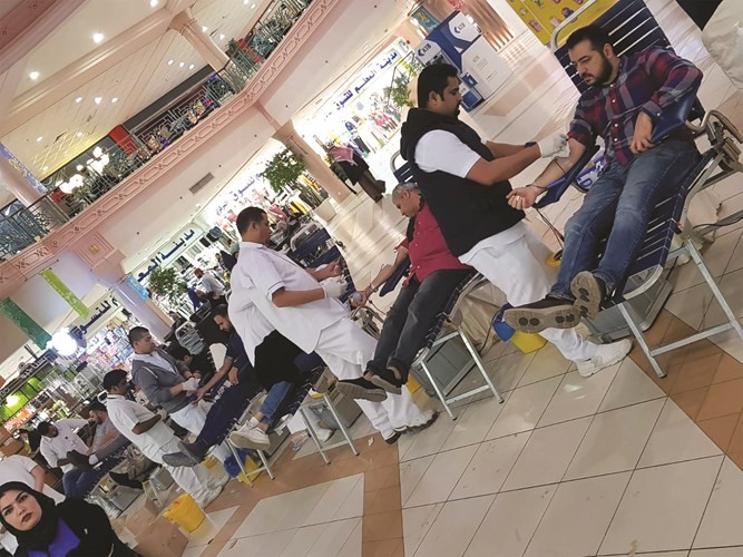 إقبال لافت على التبرع في الدم أثناء الحملة ﻿