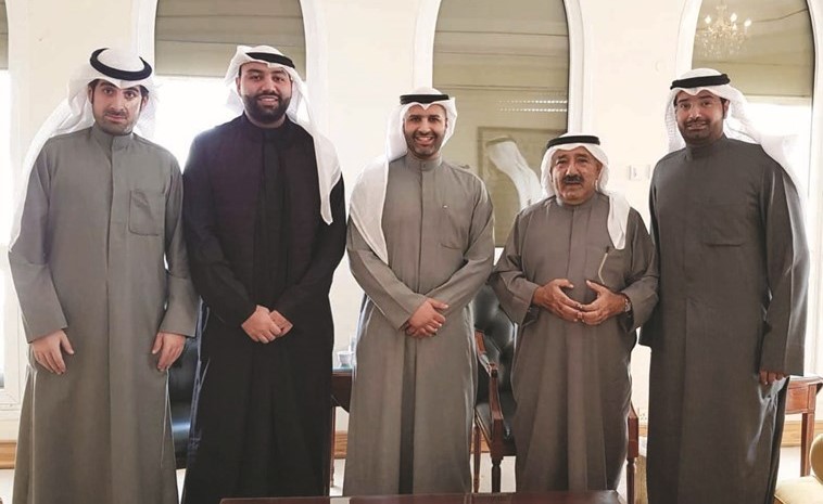 الشيخ ناصر صباح الأحمد مستقبلا رئيس وأعضاء الجمعية الكويتية للدفاع عن المال العام