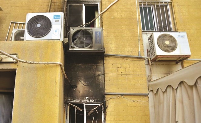 آثار الحريق بدت على المنزل