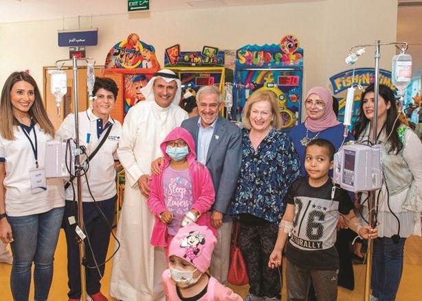 خلال مشاركة جمعية الهلال الأحمر الكويتية بإحدى الفعاليات في مستشفى الوطني للأطفال