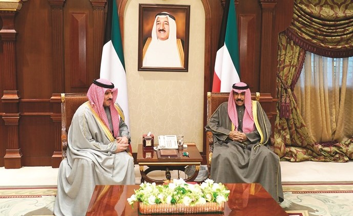 سمو ولي العهد الشيخ نواف الأحمد مستقبلا د.محمد الهاشل